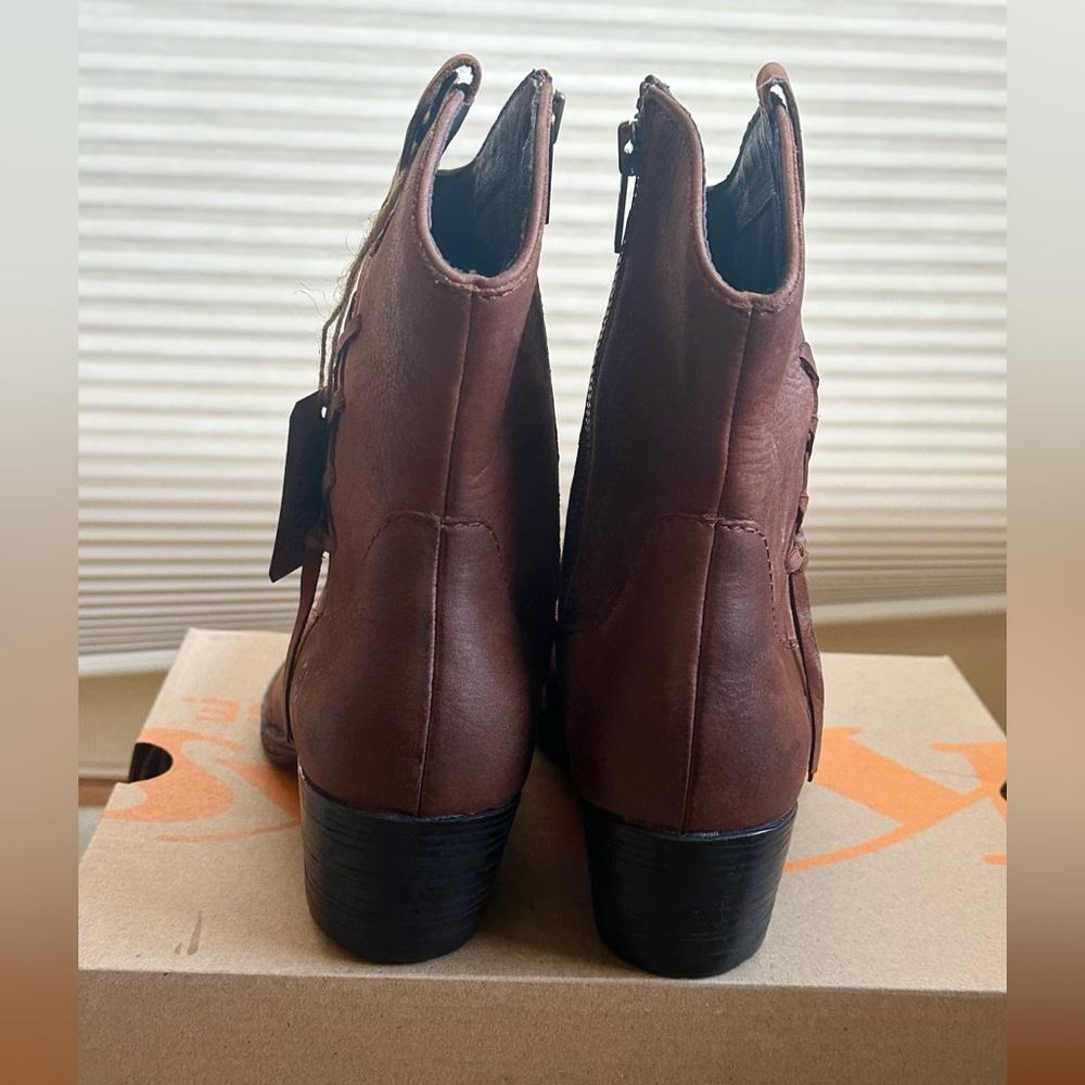B.O.C. Born Karin Ankle Western Boots - Picture 7 of 14